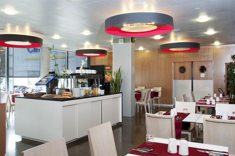 Holiday Inn Express Saint-Nazaire By Ihg Restoran fotoğraf